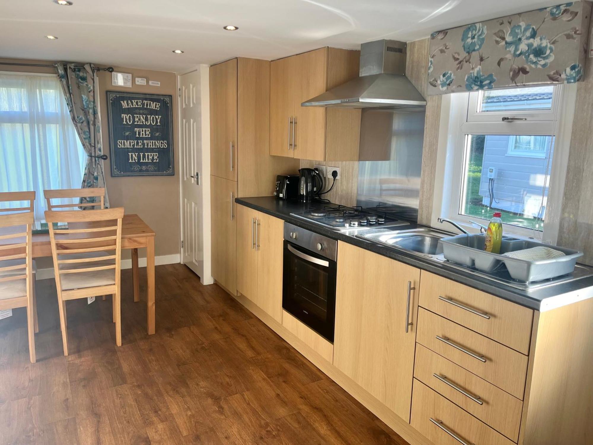 2 Bedroom Self-Catering Chalet ستيبس المظهر الخارجي الصورة
