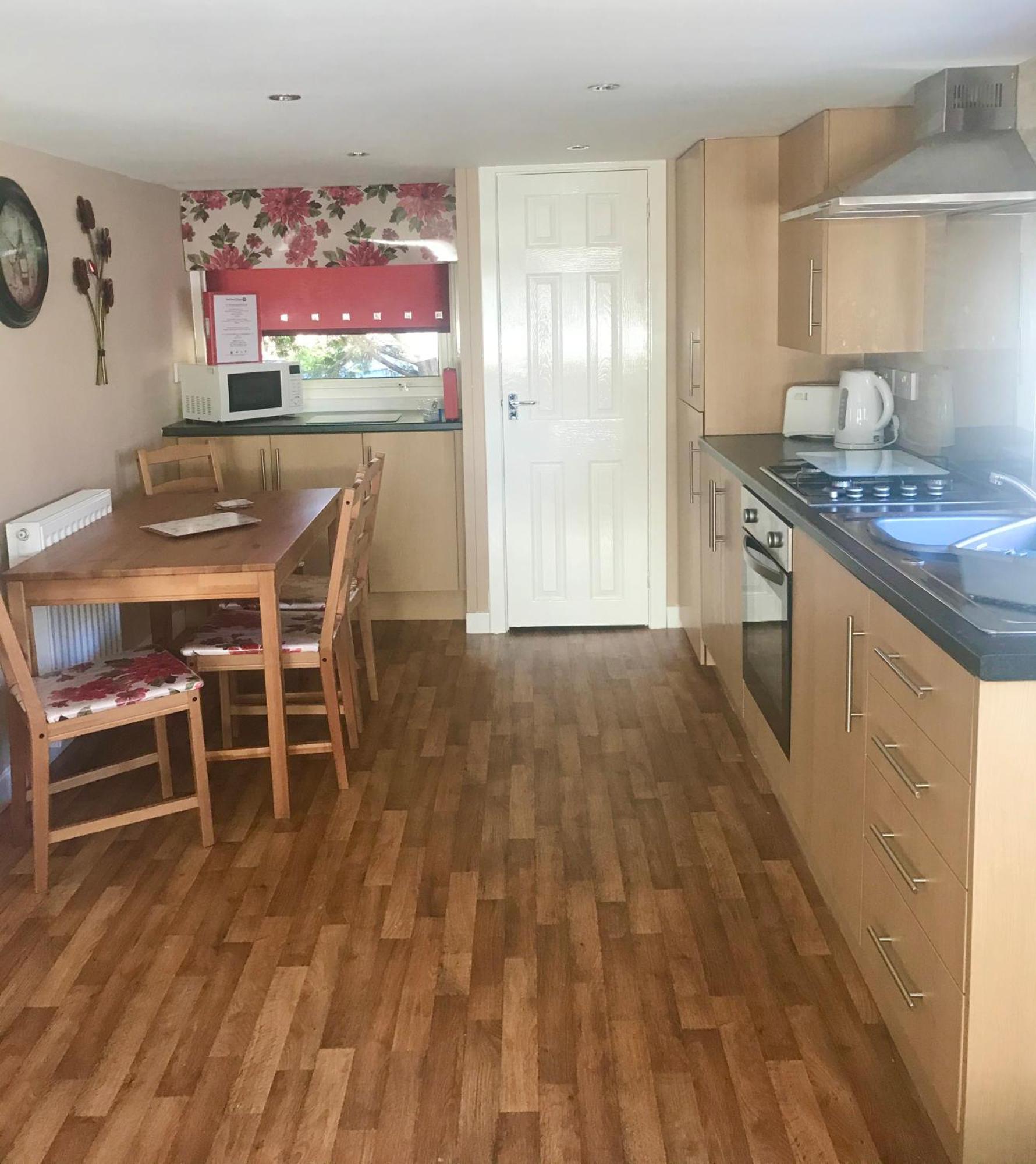 2 Bedroom Self-Catering Chalet ستيبس المظهر الخارجي الصورة
